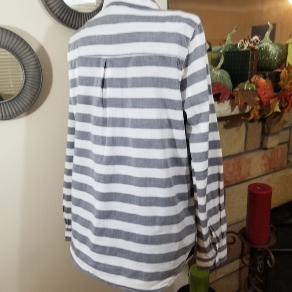 Forever  21 sz med shirt button down with collar - Picture 3 of 8